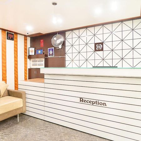 Hotel Satkar Сурат Екстериор снимка