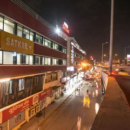 Hotel Satkar Сурат Екстериор снимка