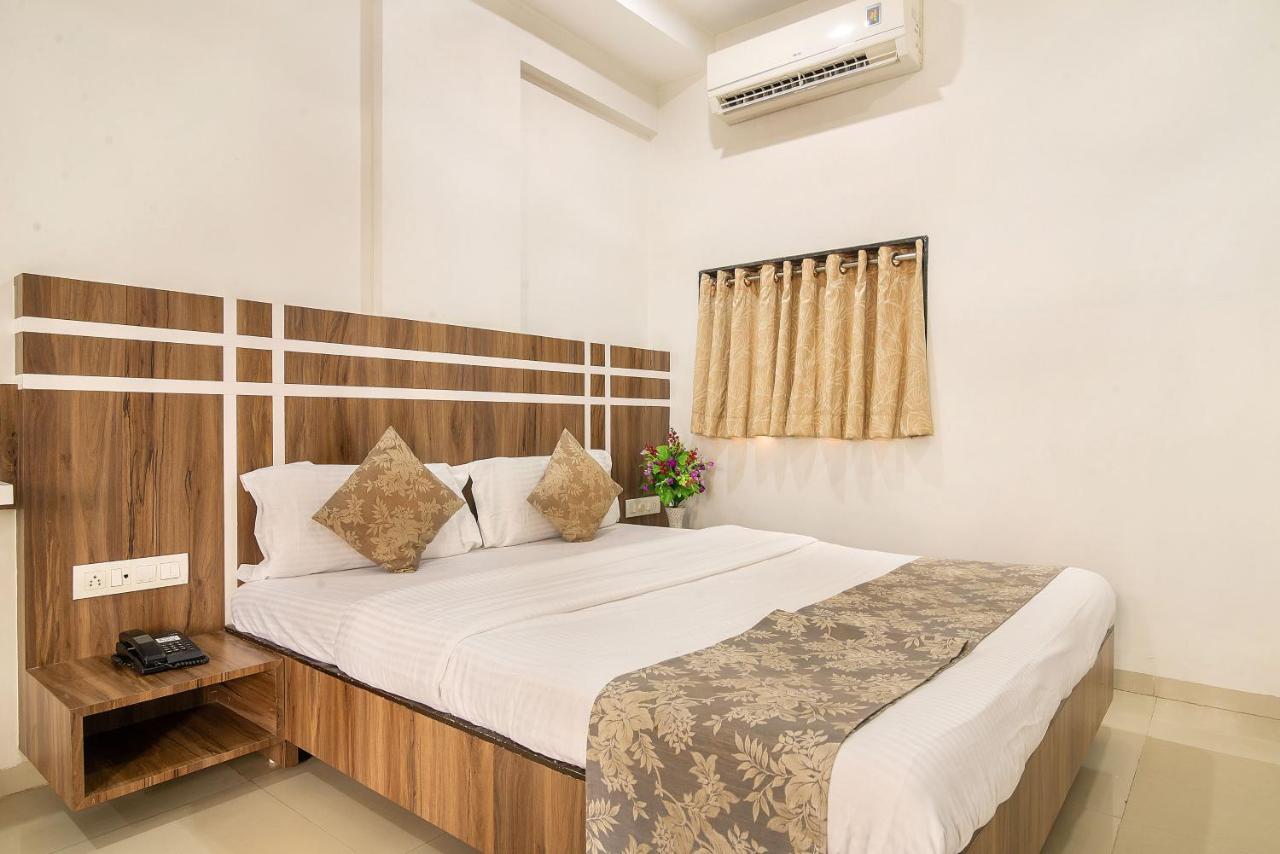 Hotel Satkar Сурат Екстериор снимка