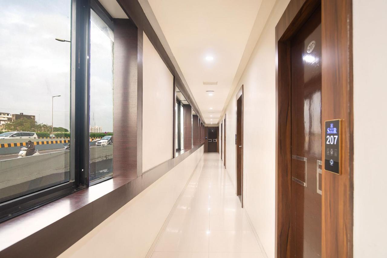 Hotel Satkar Сурат Екстериор снимка