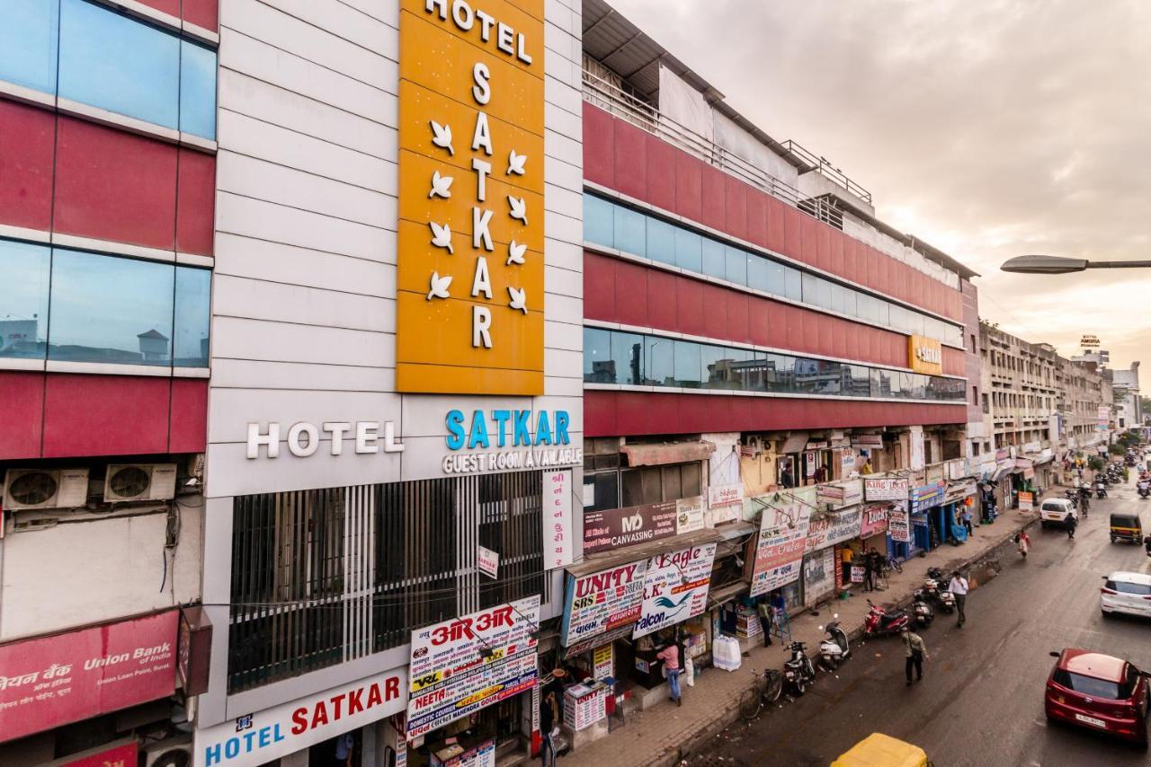 Hotel Satkar Сурат Екстериор снимка