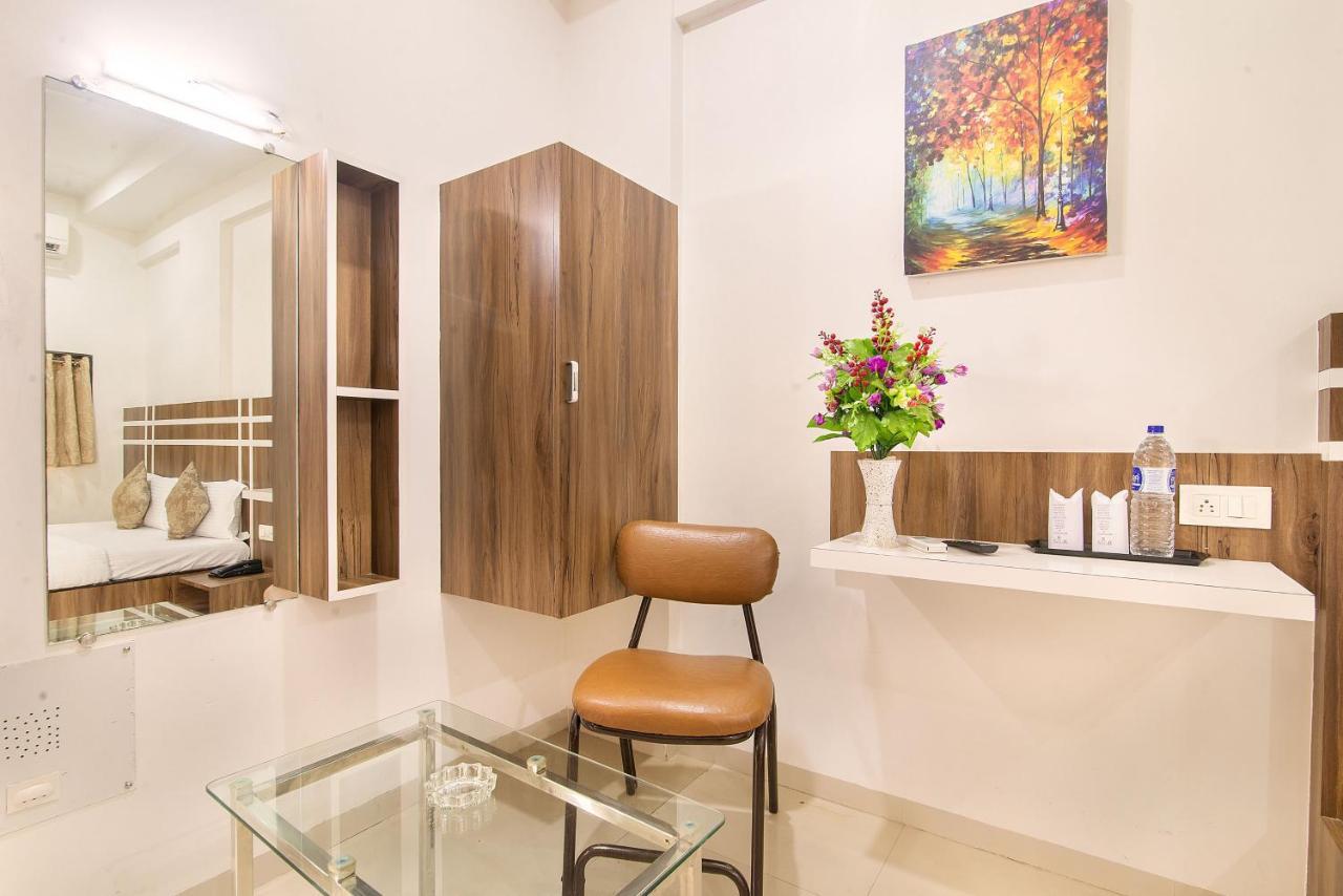 Hotel Satkar Сурат Екстериор снимка