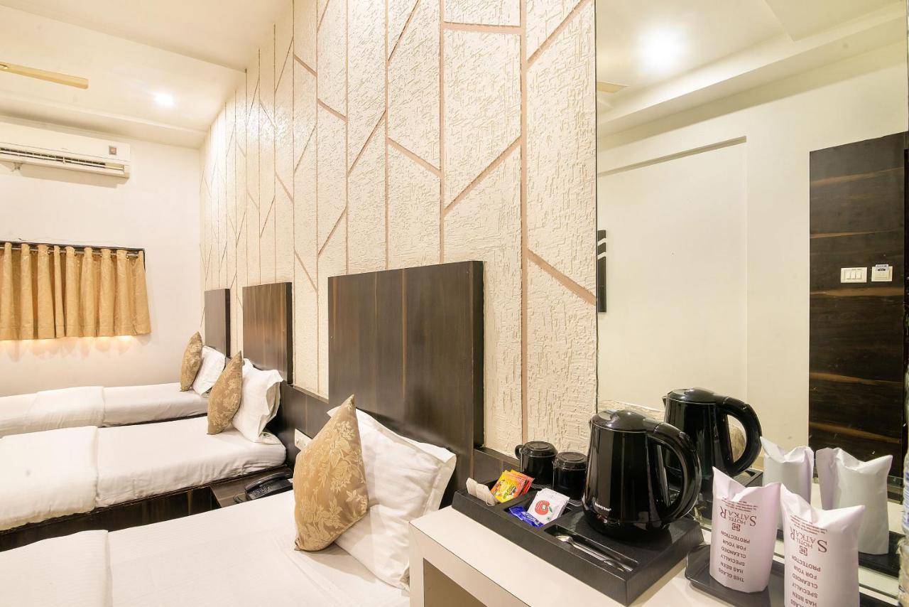 Hotel Satkar Сурат Екстериор снимка