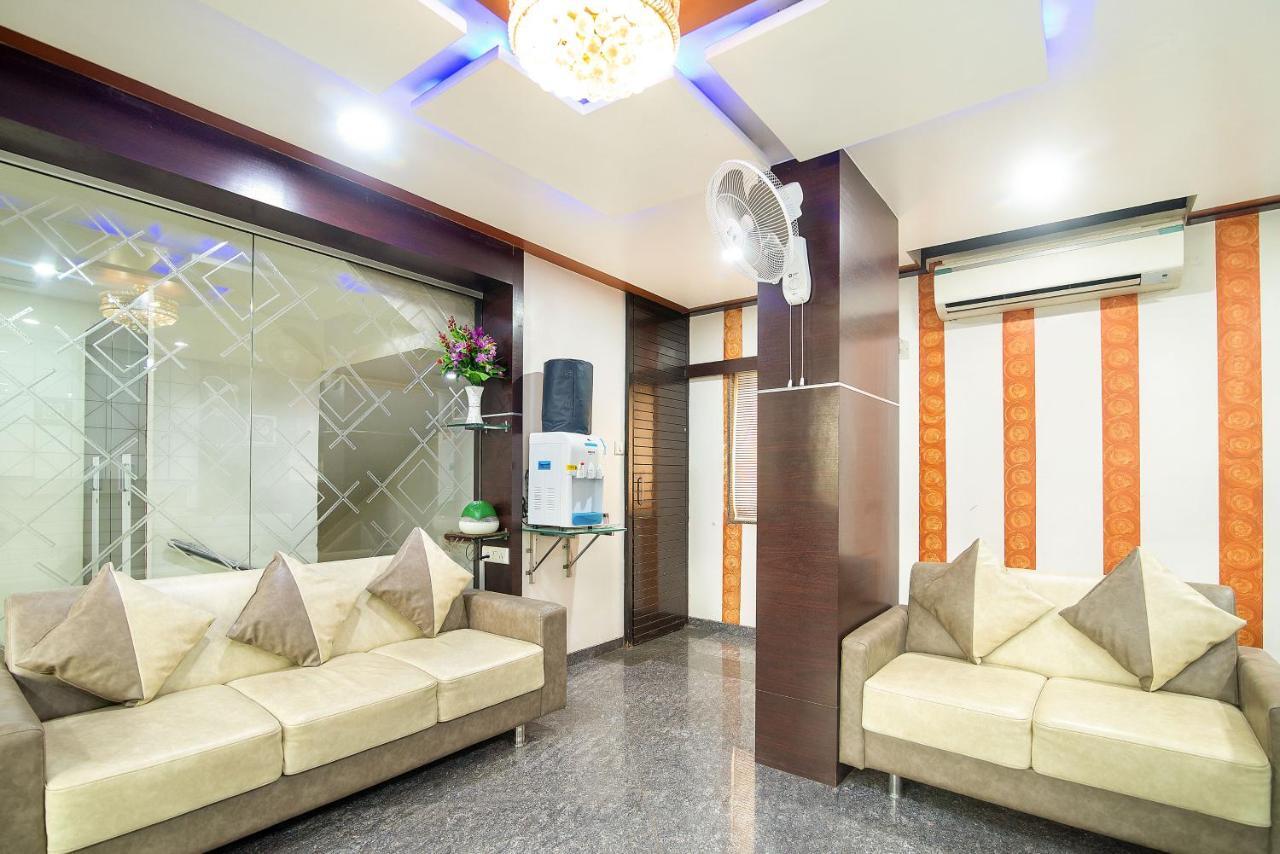 Hotel Satkar Сурат Екстериор снимка