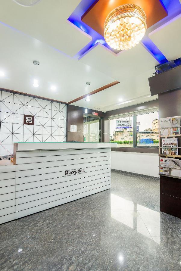 Hotel Satkar Сурат Екстериор снимка